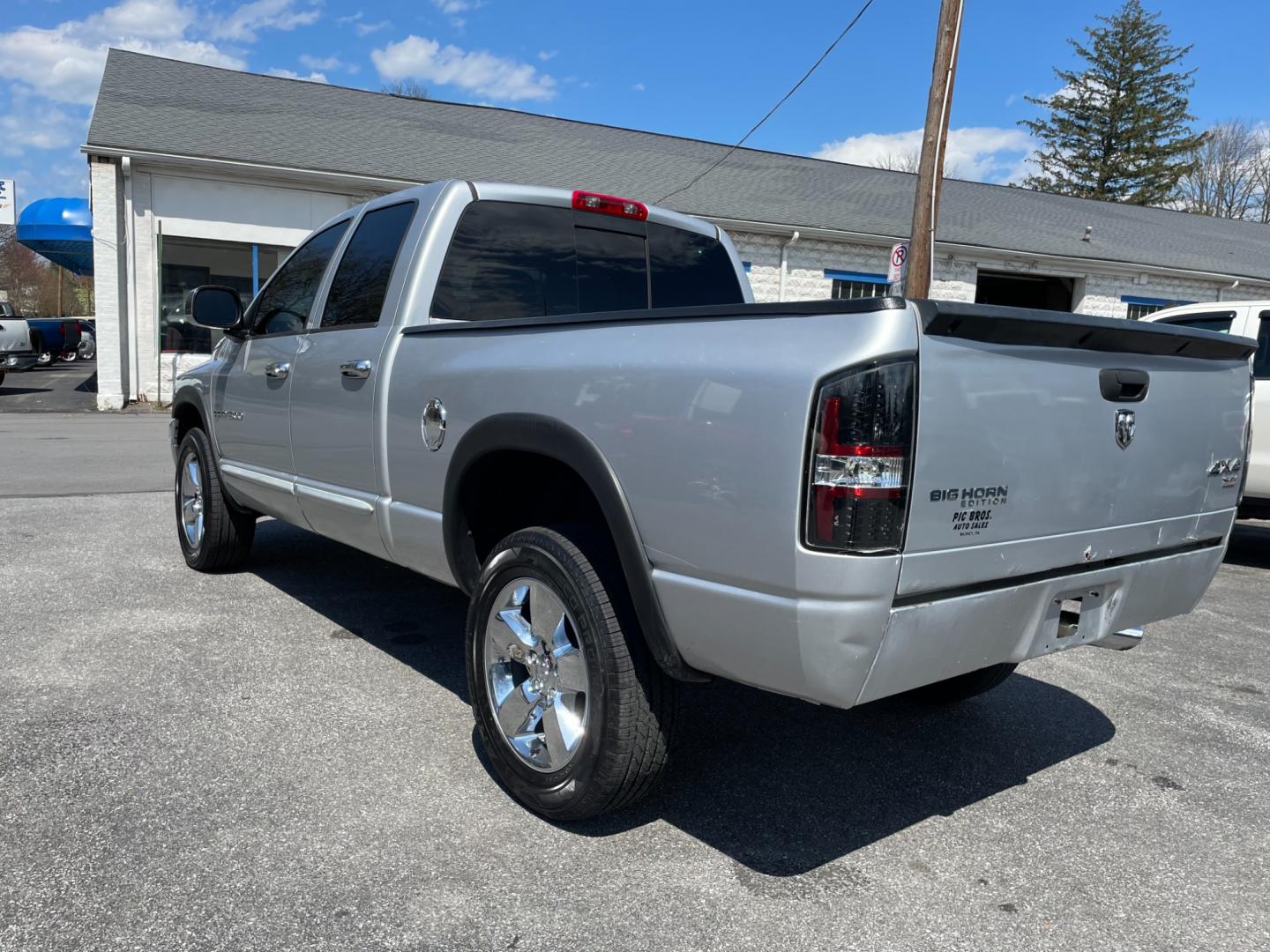 2007 silver Dodge Ram 1500 Laramie Quad Cab 4WD (1D7HU18267S) with an 5.7L V8 OHV 16V engine, 5-Speed Automatic Overdrive transmission, located at 101 N. Main Street, Muncy, PA, 17756, (570) 546-5462, 41.207691, -76.785942 - Photo#3